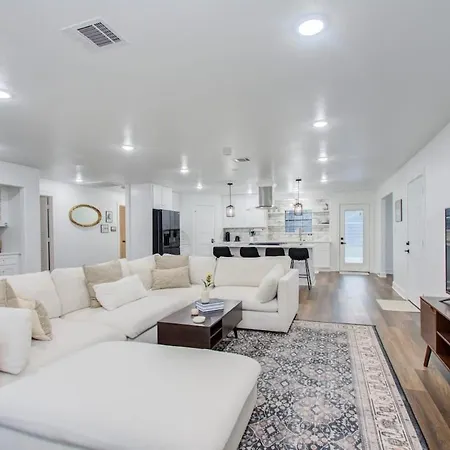 3 Beds Houston Home Close Nrg Stadium & Rodeo